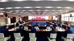 11月16日，甘肃建投召开党委常委（扩大）会暨党委中心组学习会议，会议结合党的十九届六中全会《公报》和习近平总书记在党外人士座谈会上的讲话精神，专题学习贯彻全会精神。与会人员观看学习了《中共中央关于党